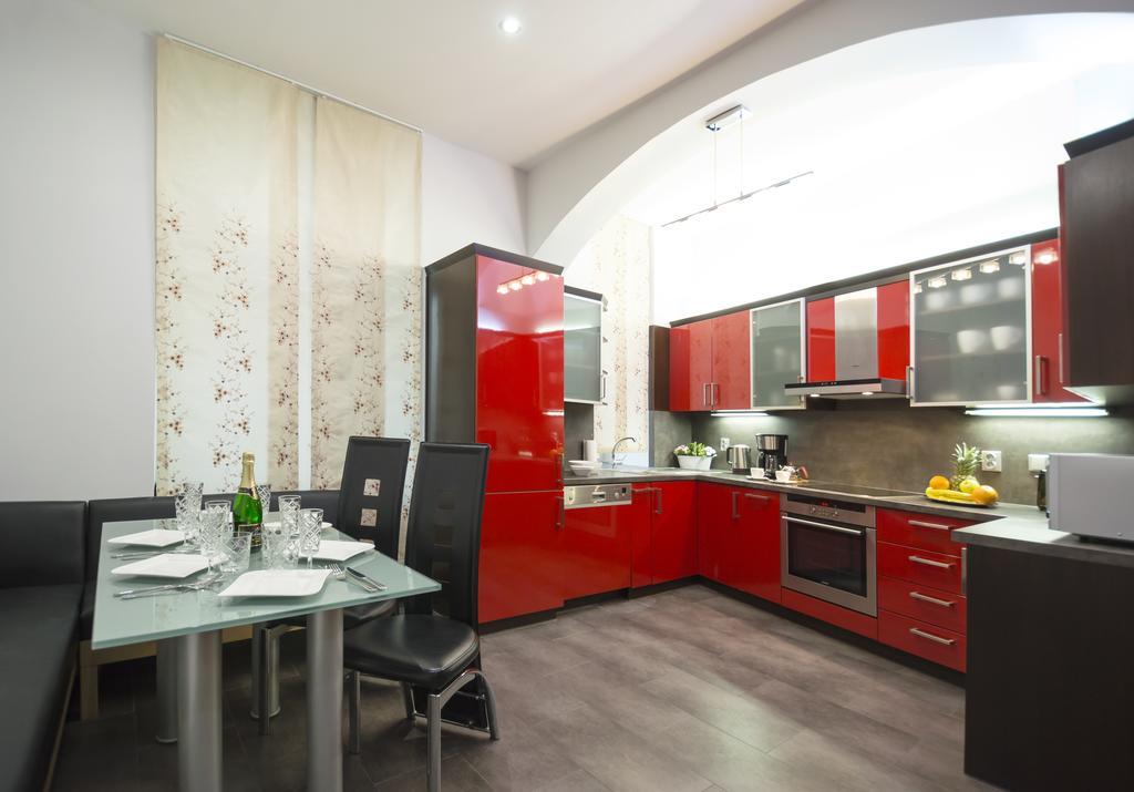 Luxury Apartments Pricna Praha Bagian luar foto